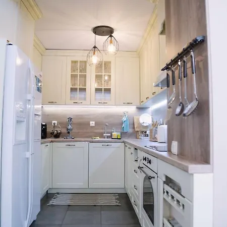 донука * Panichishte